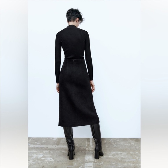 NWT. Zara Black Textured High-Waisted Midi Skirt with Jeweled Buttons Size XXL. - Picture 9 of 13